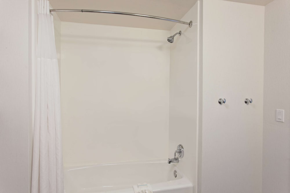 Room, 2 Queen Beds, Accessible (Hearing) - Photo 4