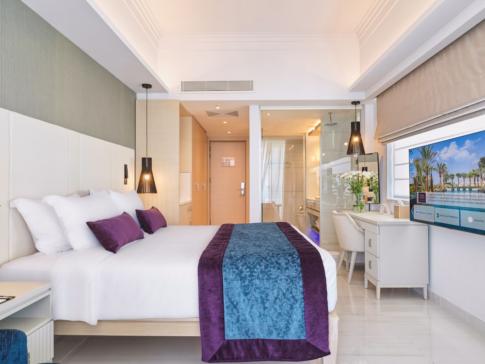 Superior Room, Pool View - Photo 2