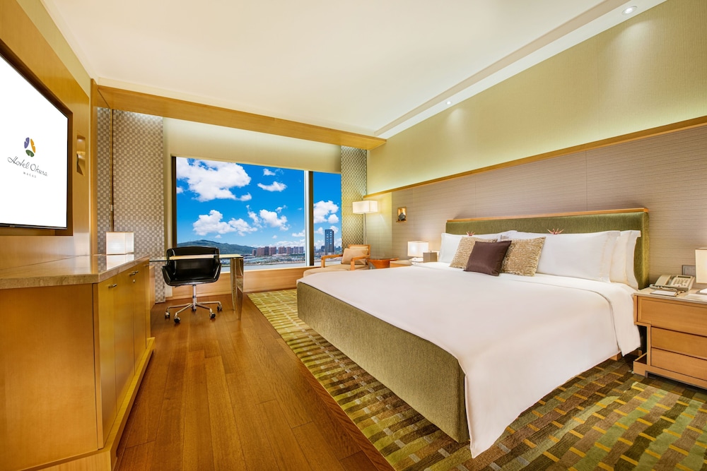 Deluxe Room (King)