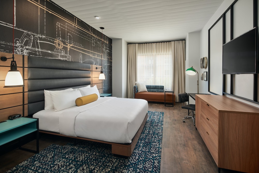Room, 1 King Bed, Accessible, Non Smoking (Roll-In Shower) - Photo 1