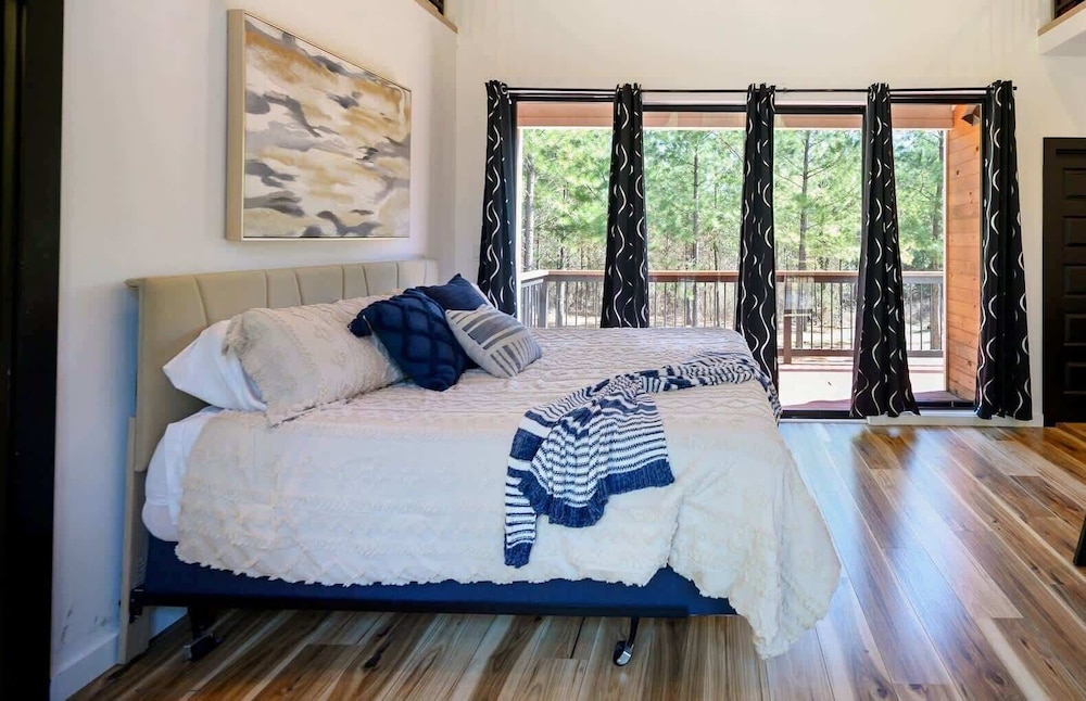 Cabin, Multiple Beds, Hot Tub, Garden View (Sugar Bear Den)