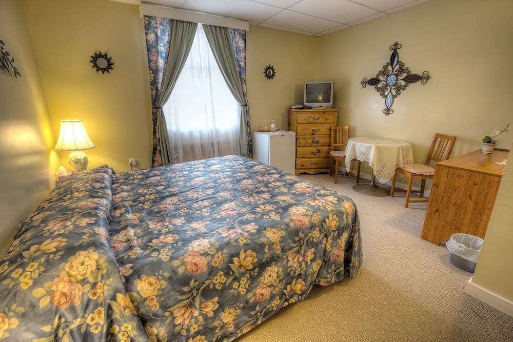 Standard Room, 1 King Bed photo 2