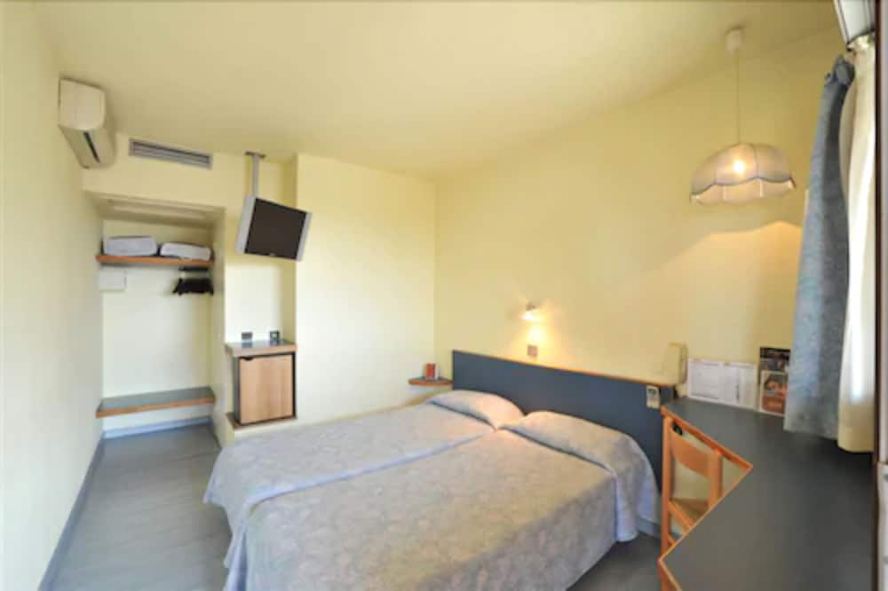 Twin Room - Photo 1