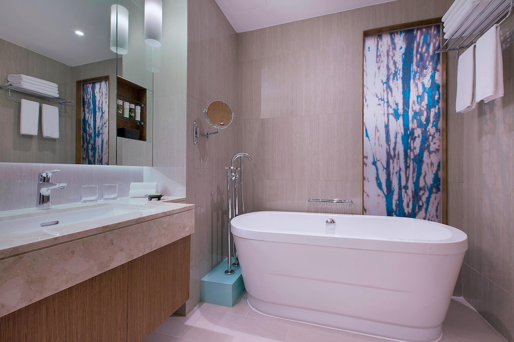 Deluxe Suite, 1 Bedroom thumbnail 6
