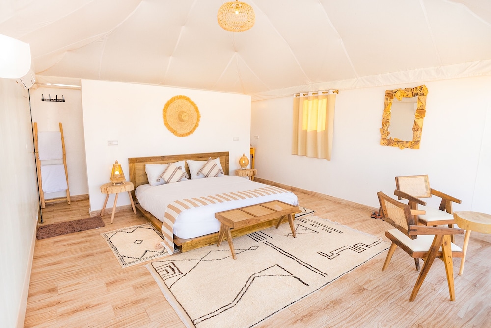 Royal Tent, 1 King Bed, Desert View photo 3
