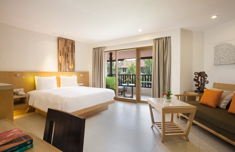 Suite, Multiple Beds, Garden View thumbnail 6