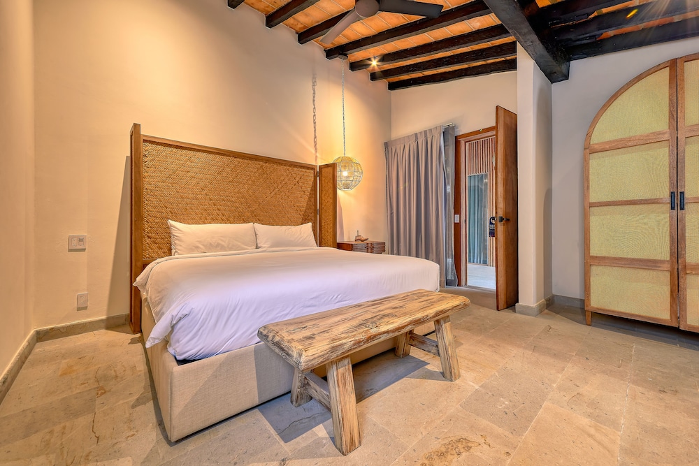 Deluxe Room - Photo 1
