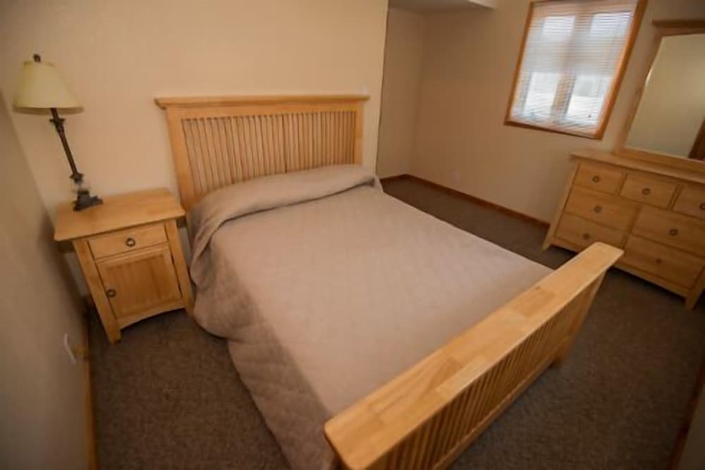 89 – Oceanfront 3 Story Cottage photo 2