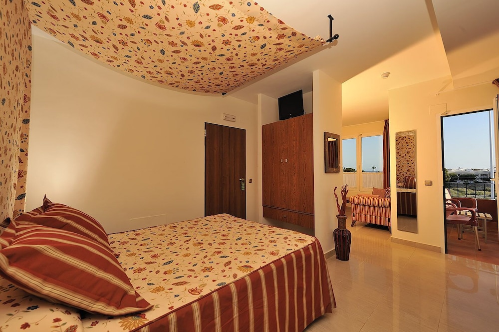 Studio Suite - Photo 1