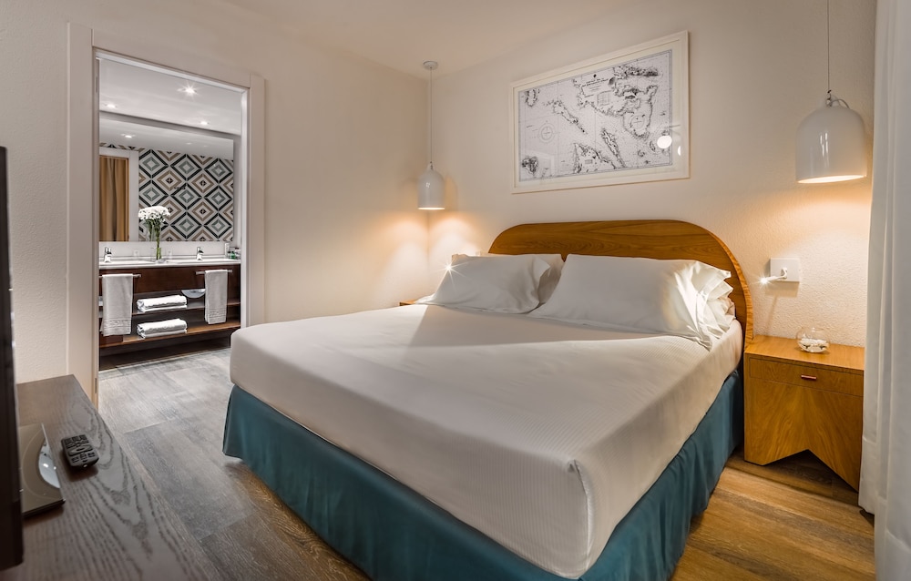 Junior Suite, Pool View