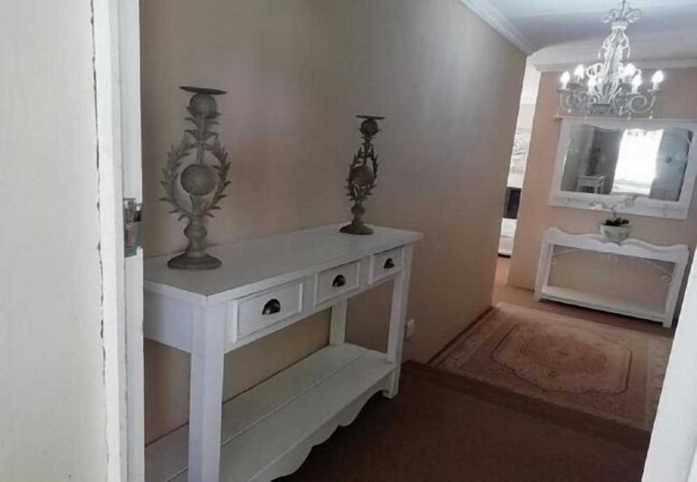 French Oak Suite photo 3