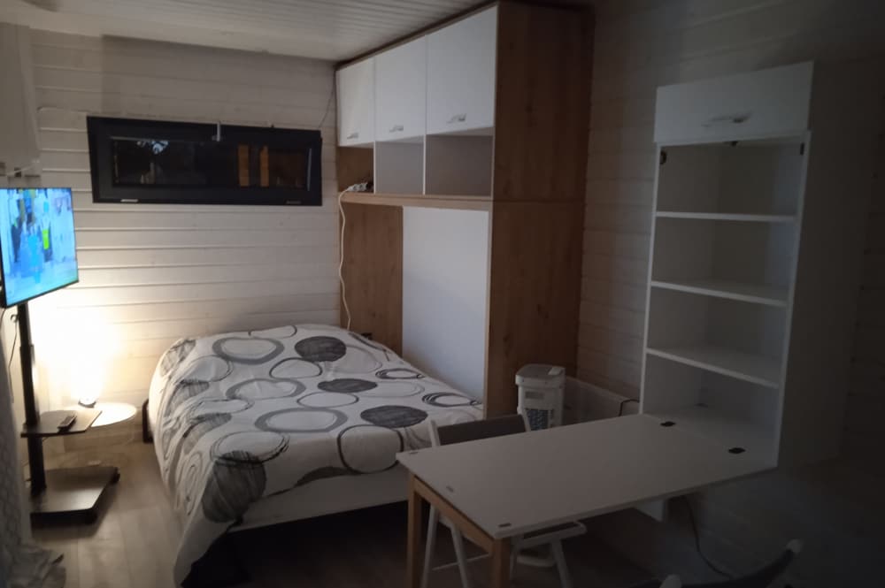 Comfort Studio, 1 Queen Bed, Kitchen, Garden View photo 1