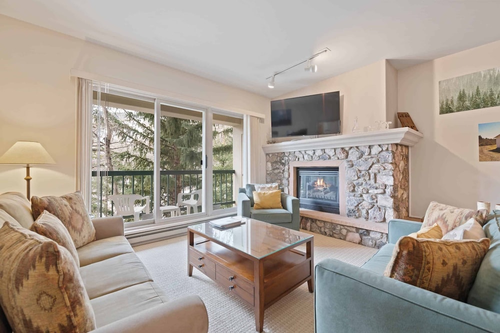1 Bedroom Condo