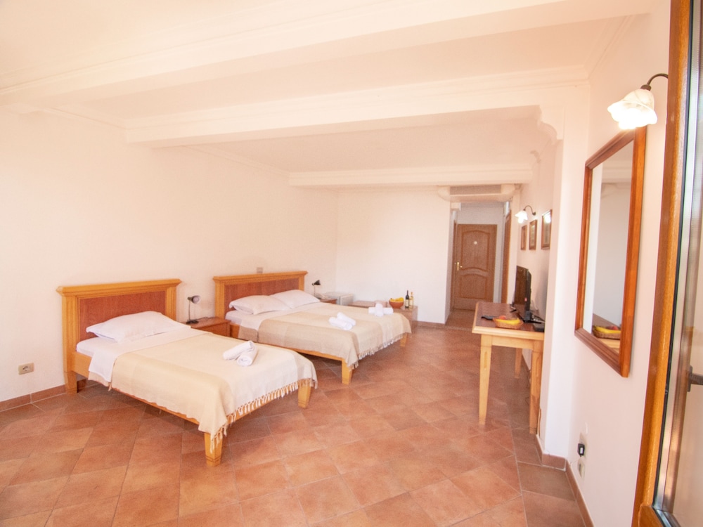 Superior Room, Partial Sea View photo 2