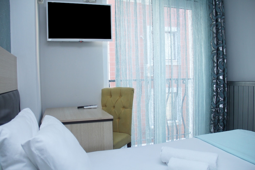 Standard Triple Room, 3 Twin Beds, Smoking, City View