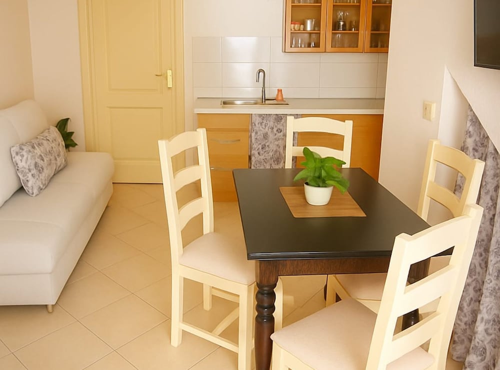 Apartment (One Bedroom apartment with Balcony an)