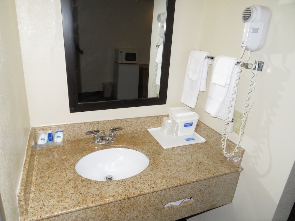 Standard Double Room, 2 Double Beds, Non Smoking - Photo 2