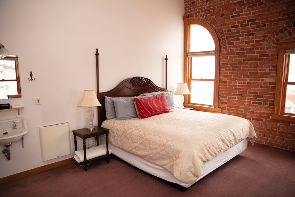 Premium Room, 1 King Bed (Top Floor Corner) photo 2