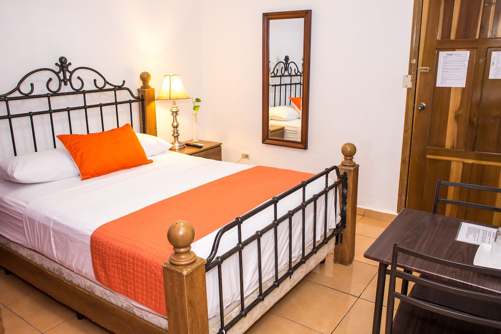 Deluxe Double Room, 2 Queen Beds photo 3