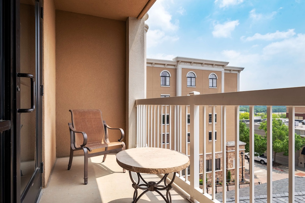 1 King Bed Hearing Accessible with Balcony - Photo 4