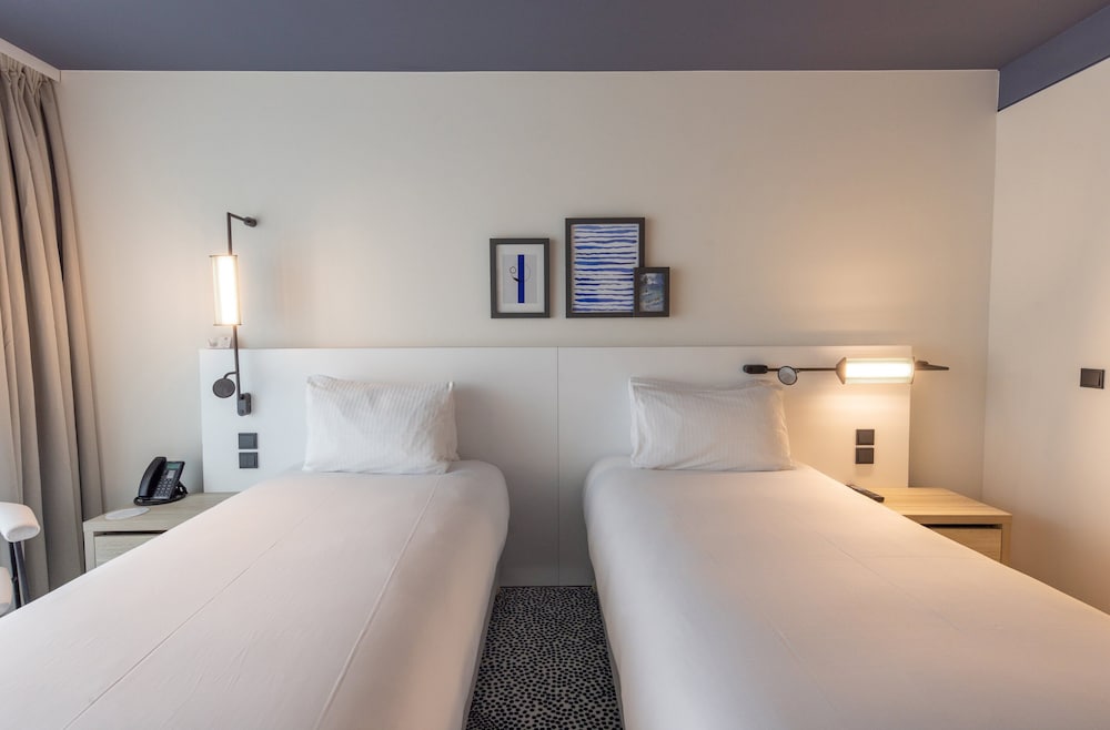 Standard Room, 1 King Bed, City View (Mountain View) - Photo 15