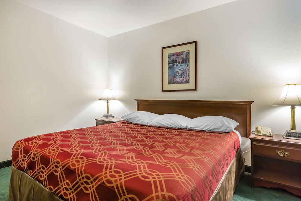 Standard Room, 1 King Bed, Non Smoking - Photo 3