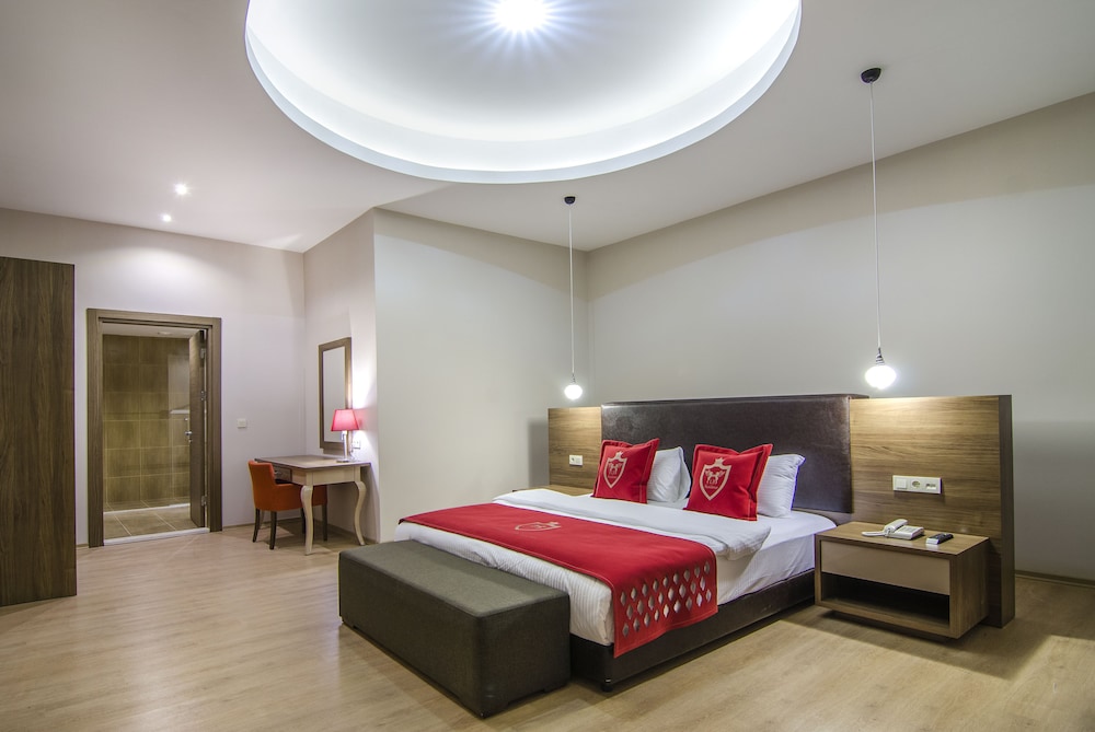 SUITE photo 2