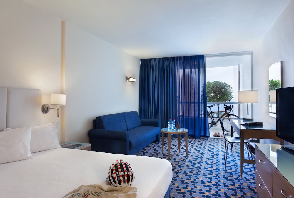Olympic Room With Balcony,Hotel's Lawns View photo 3