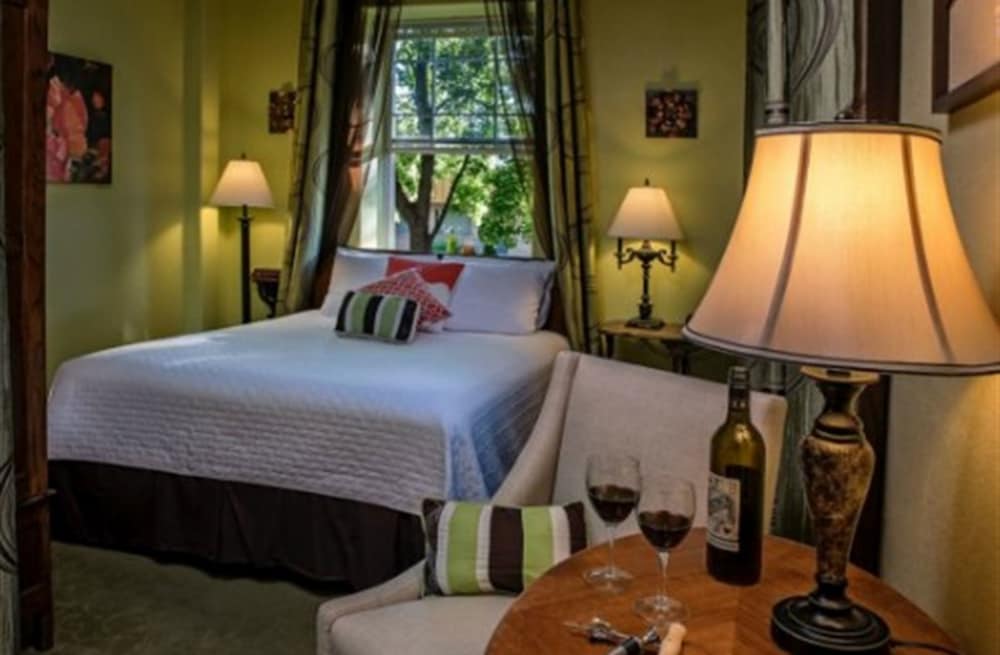 Room, Private Bathroom (Lischner Room)
