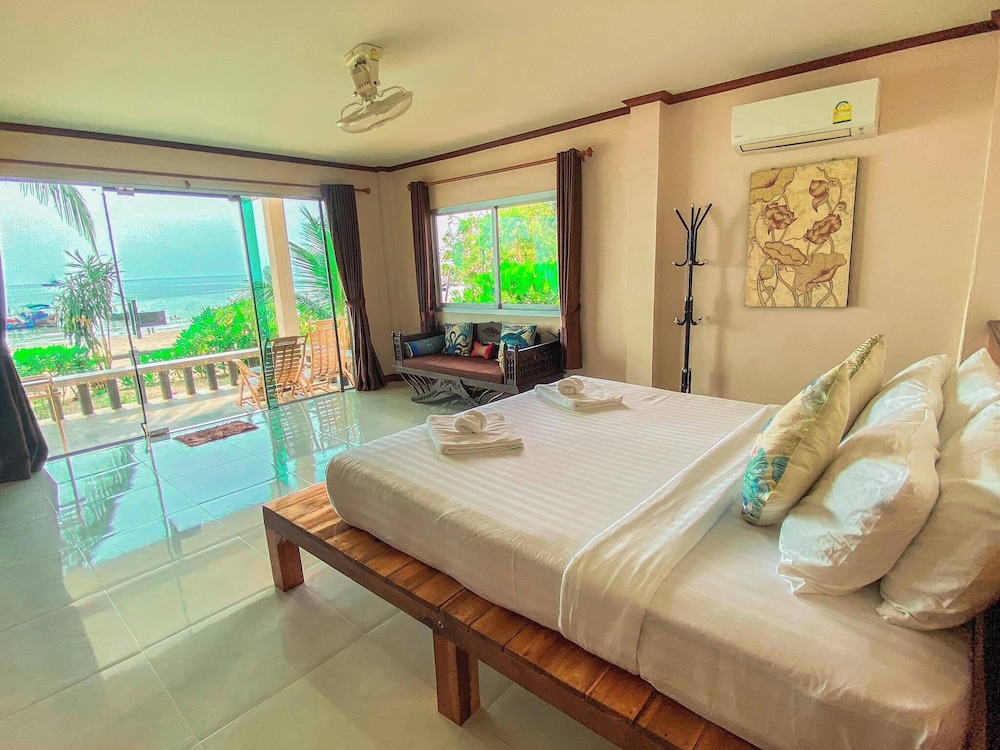 Beachfront Bungalow photo 2
