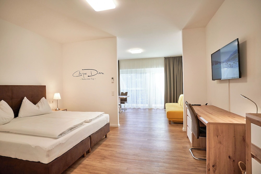 Apartment, Lake View - Photo 1
