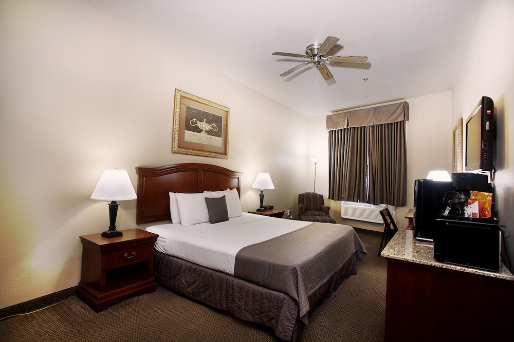 Room, 1 King Bed, Jetted Tub - Photo 1