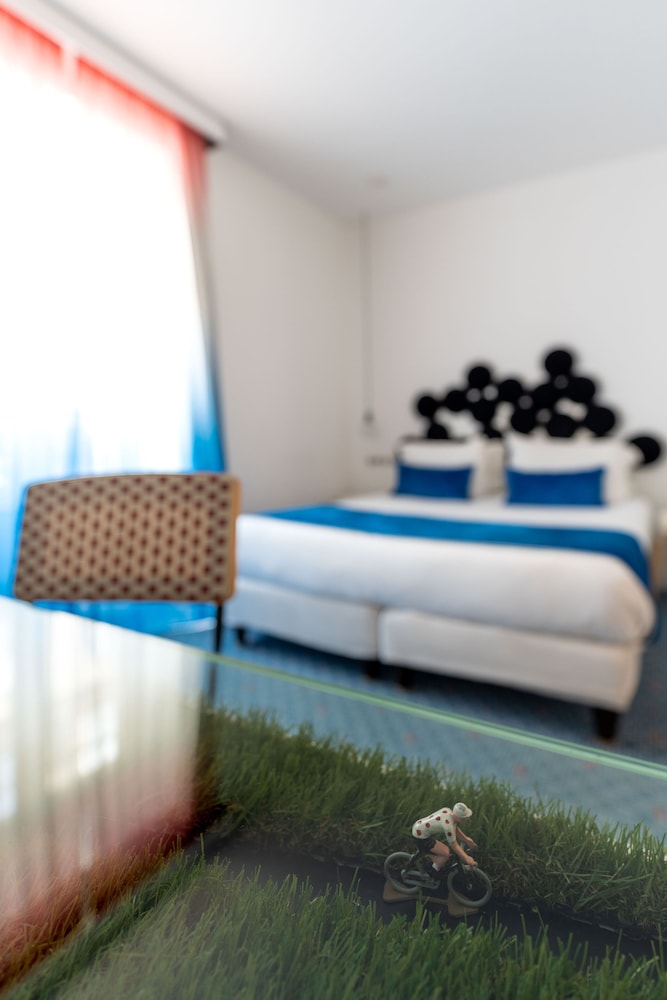 Superior Double Room, includes soft minibar, courtesy tray, digital press photo 3