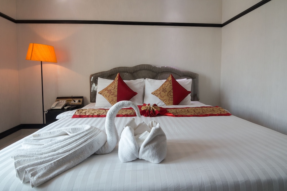 Superior Room, 1 King Bed photo 3
