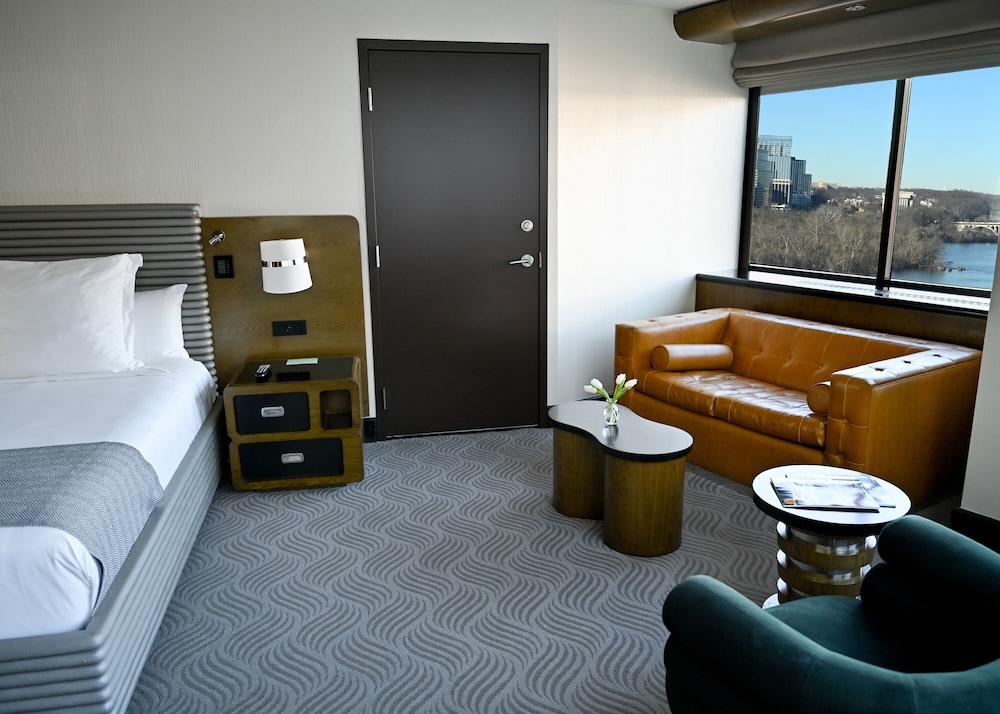 Premier Room, 1 King Bed, River View - Photo 1