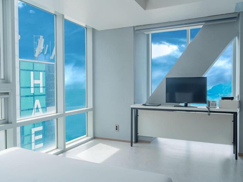 Junior Suite Partial Ocean View - Photo 1