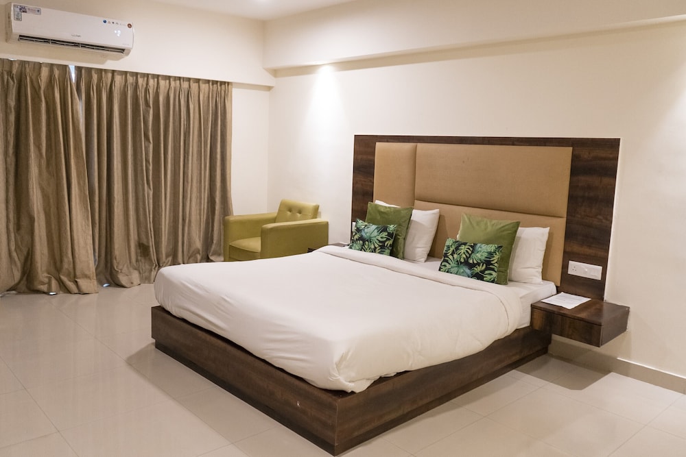 Premium Double Room, Multiple Beds, City View photo 3