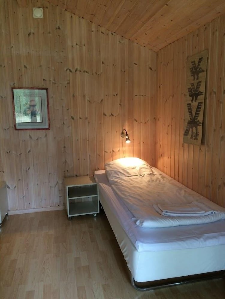 Basic Cabin, Shared Bathroom (2 Beds) photo 1