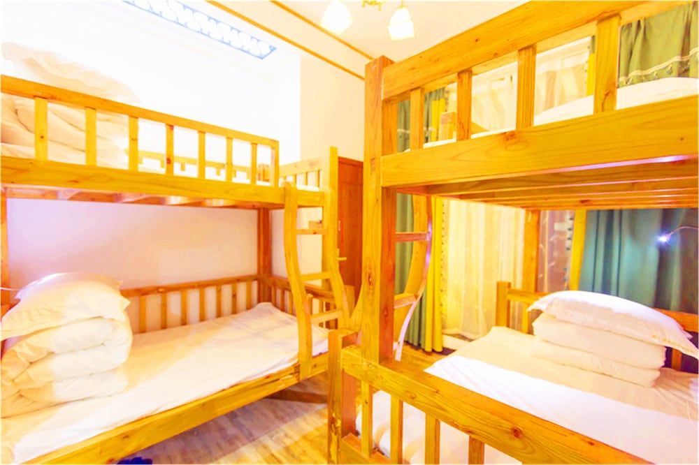 Shared Dormitory, Women only