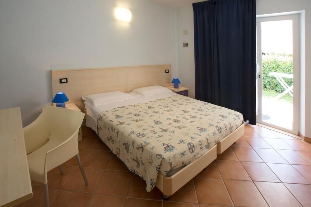Classic Double or Twin Room, Garden View