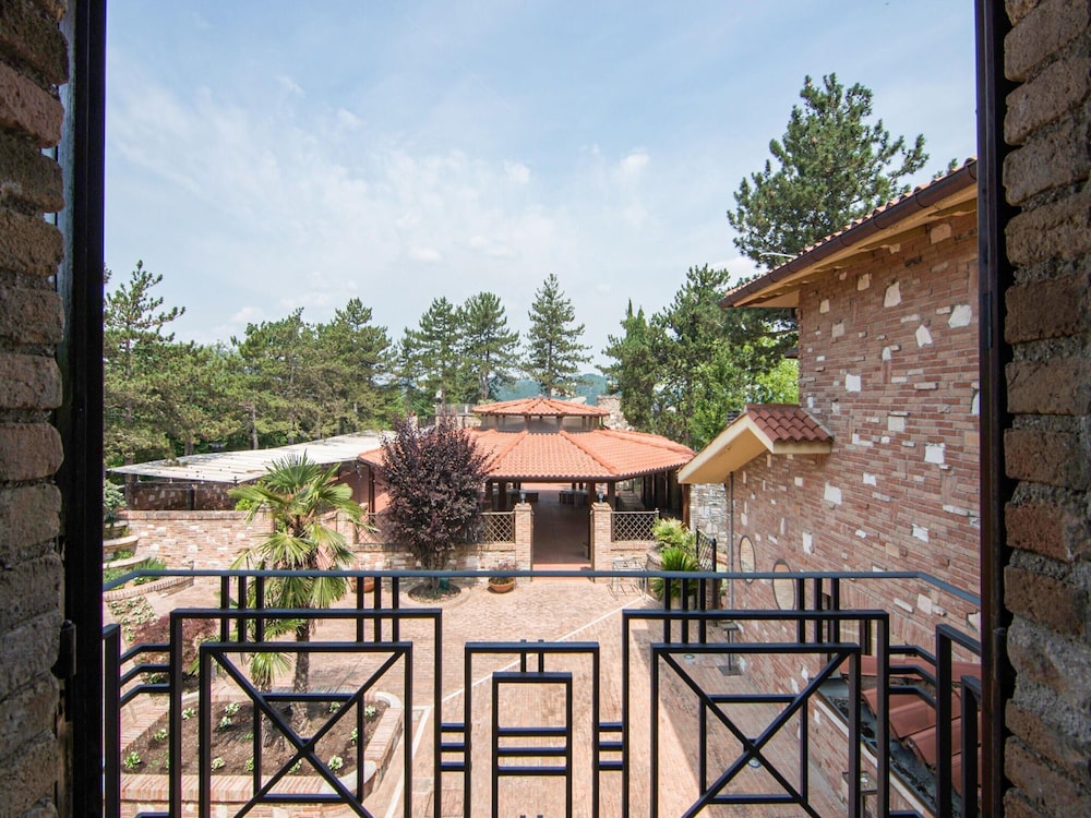Villa photo 3