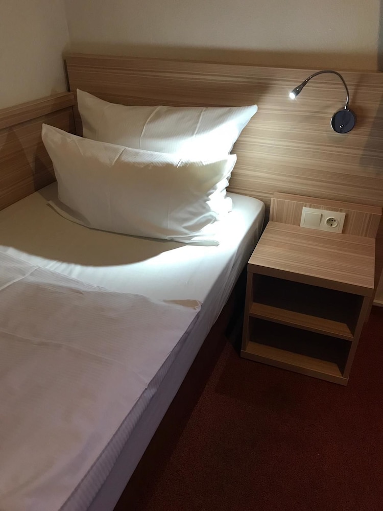 Economy Single Room, 1 Twin Bed, Non Smoking photo 3