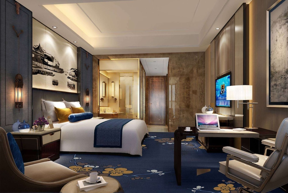 Superior Room, 1 King Bed, Smoking