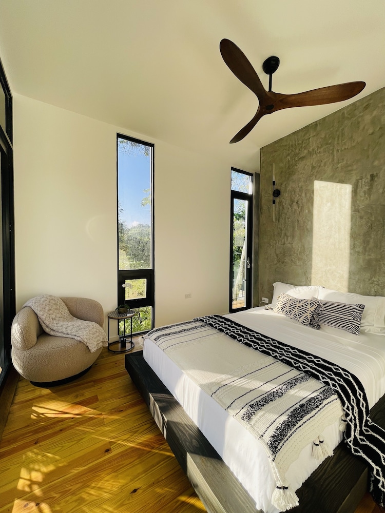 Exclusive Cabin, 1 Queen Bed, Non Smoking, Mountain View photo 1
