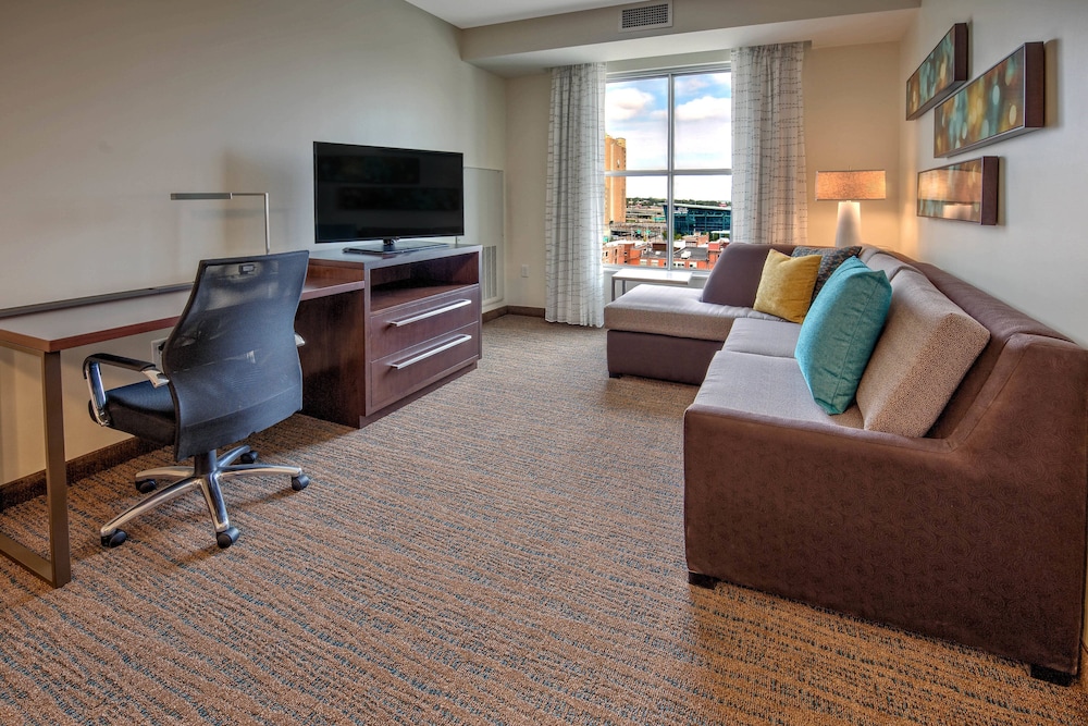 Suite, 1 King Bed with Sofa bed photo 2