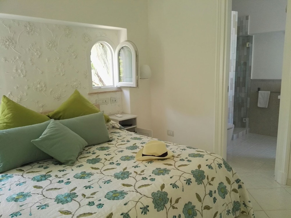 Standard Double Room, Garden View