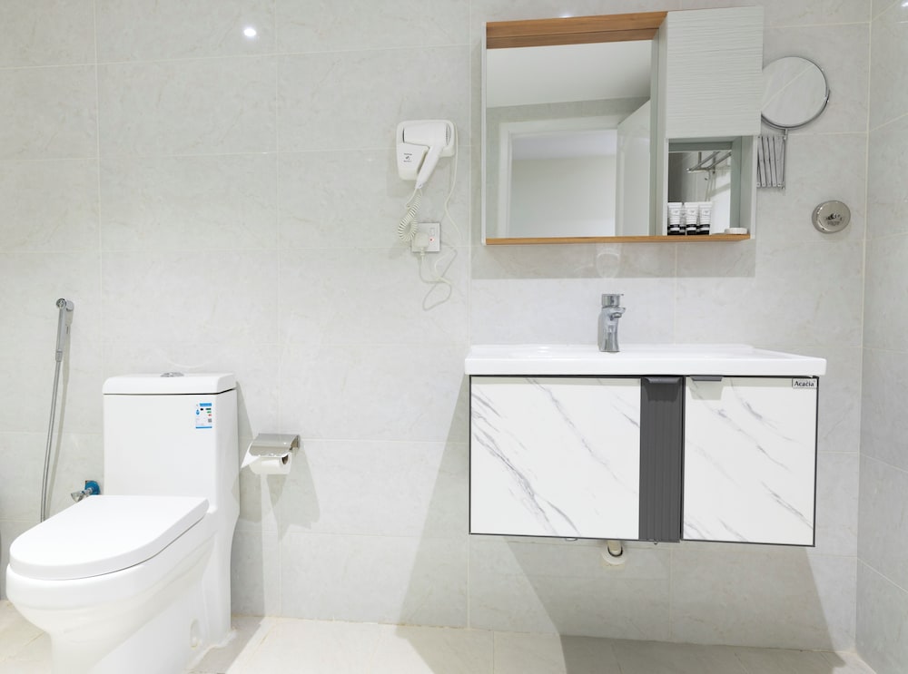 Classic Double Room Single Use, 1 King Bed photo 3