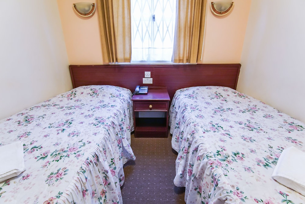 Twin Room (2nd floor rear) photo 2