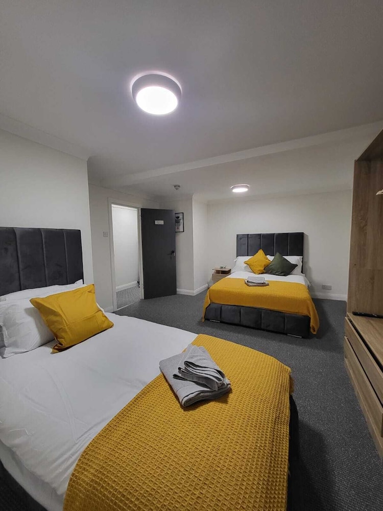 Economy Triple Room photo 2