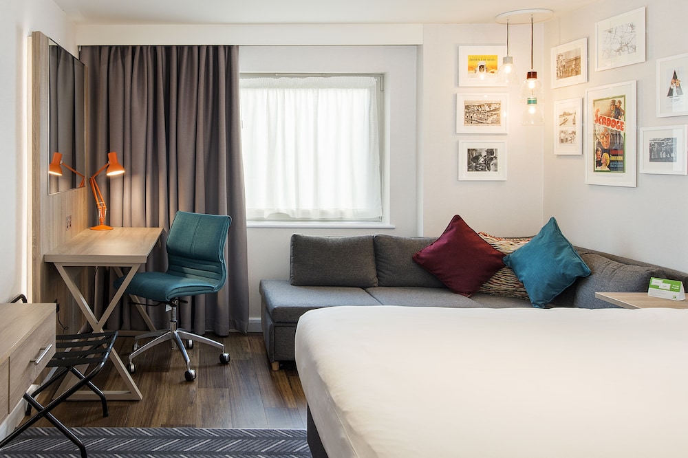 Premium Room, 1 Double Bed with Sofa bed - Photo 6